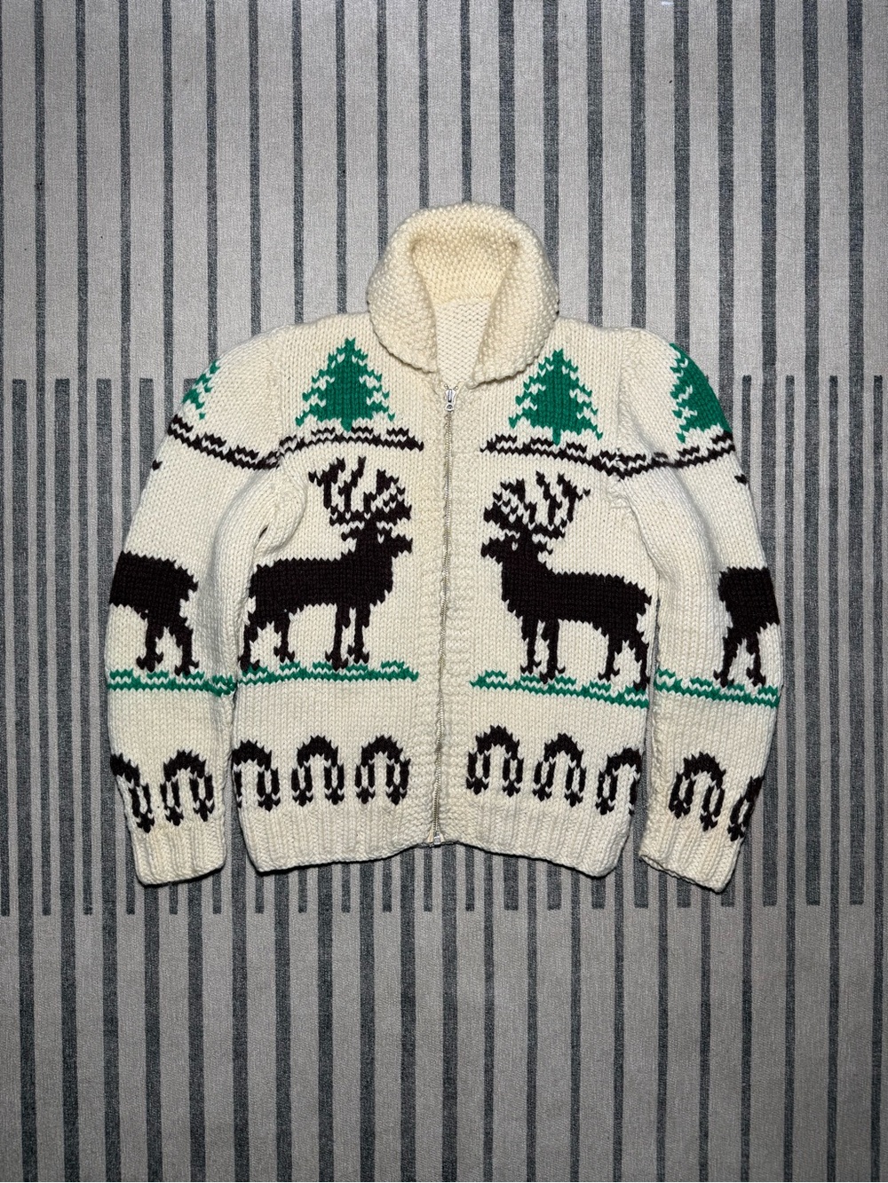 Vintage 1950s/60s Cowichan Hand Knit Deer Wool Sweater Cardigan